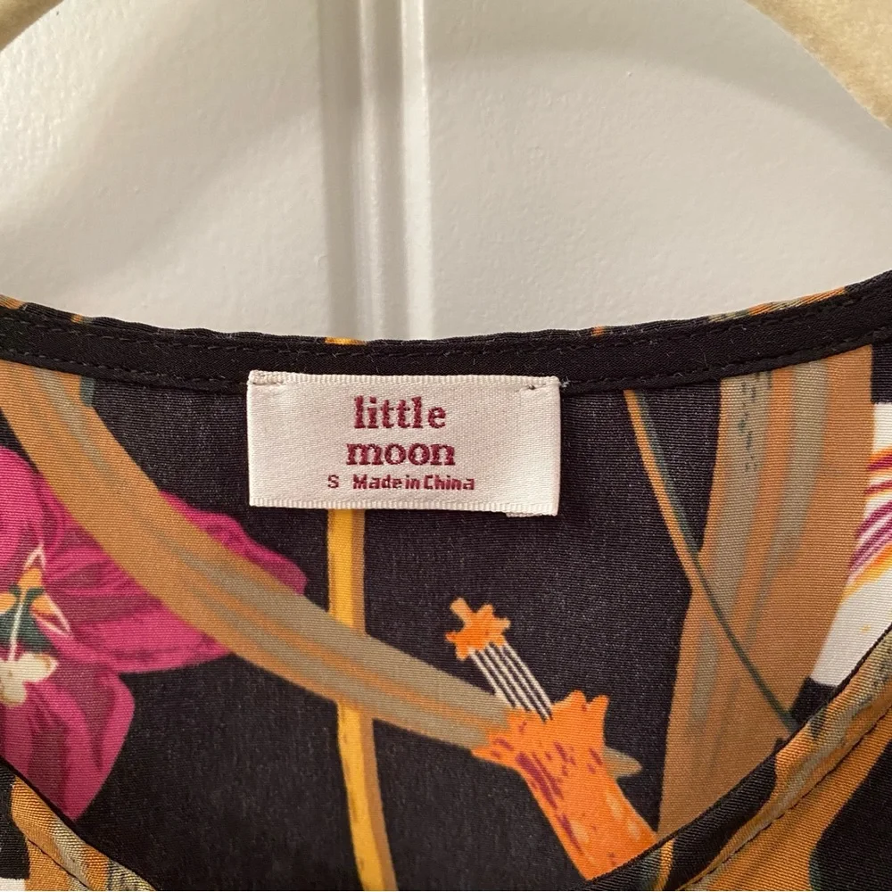 EUC floral pattern keyhole top - Picture 3 of 5